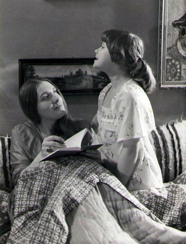Ника в детстве с мамой 1985 г.