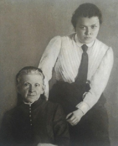 Мария с мамой в годы своей молодости