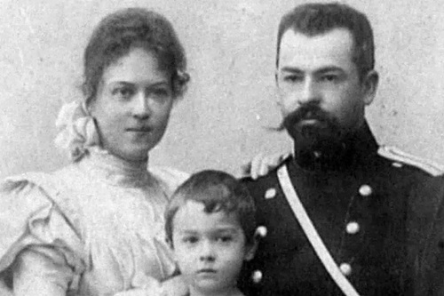 Александра Коллонтай с мужем и сыном