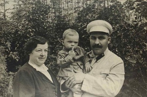 Каганович с семьей. Овдовел в 68 лет