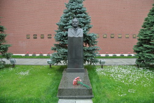 Могила Жданова у Кремлевской стены