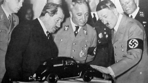 Фердинанд Порше и Адольф Гитлер