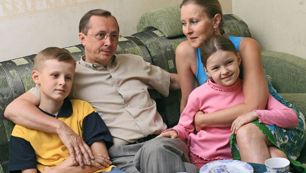 Николай Бурляев с женой Ингой и детьми