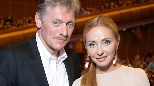 Дмитрий Песков с женой Татьяной Навкой